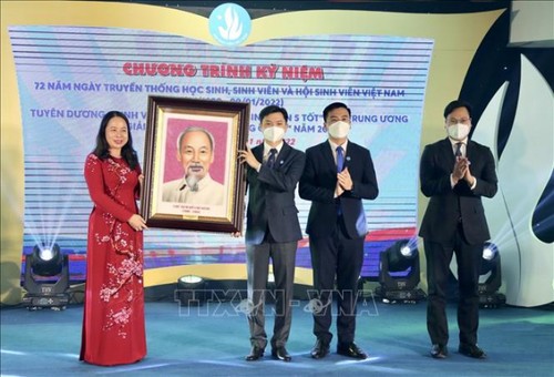 越南大学生协会成立72周年庆祝活动 - ảnh 1