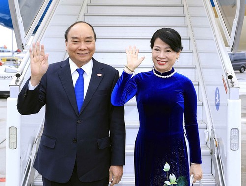 越南国家主席阮春福启程对新加坡进行国事访问 - ảnh 1