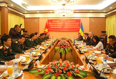 Ukrainian Defence Minister visits Vietnam - ảnh 1