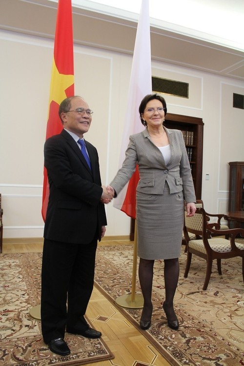 NA Chairman pays an official visit to Poland - ảnh 1
