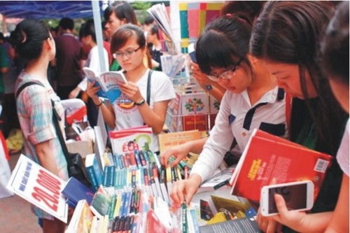 Vietnam Book Day revives reading culture - ảnh 1