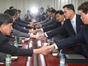 Two Koreas resume talks on Kaesong industrial park - ảnh 1