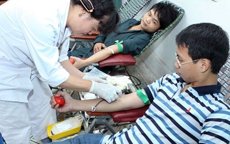 Thousands take part in blood donation activities - ảnh 1