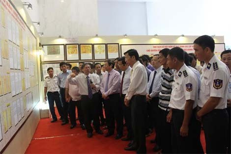 Exhibition confirms Vietnam’s sovereignty over Hoang Sa and Truong Sa archipelagoes - ảnh 1