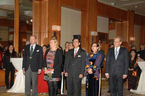 Friendly meeting to mark Vietnam-Sweden 45th diplomatic ties - ảnh 1