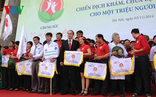 Campaign on free medical treatment for 1 million poor people launched  - ảnh 1