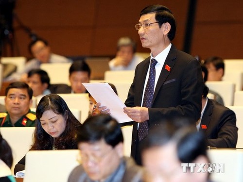 NA deputies discuss management and use of state budget - ảnh 1