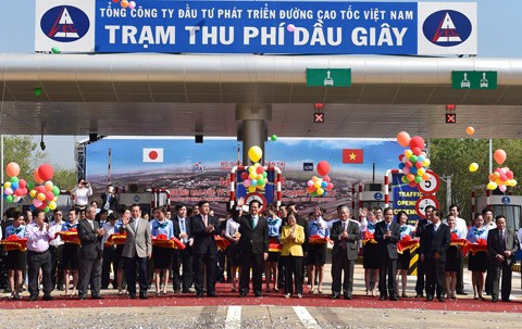 Ho Chi Minh City-Long Thanh-Dau Giay highway opens to traffic  - ảnh 1