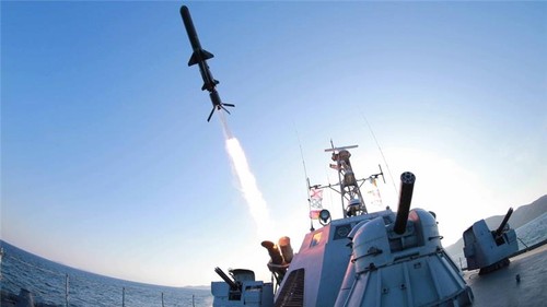 DPRK fires five short-range missiles into Japan’s sea - ảnh 1