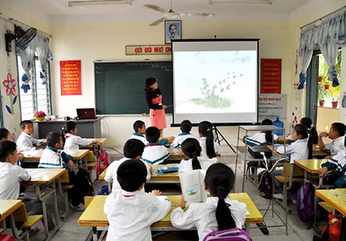 Promoting IT application and new teaching methods among educators - ảnh 1