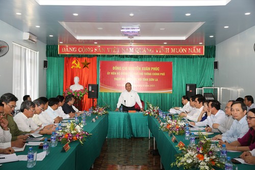 Deputy PM Nguyen Xuan Phuc monitors socio-economy in Son La - ảnh 1