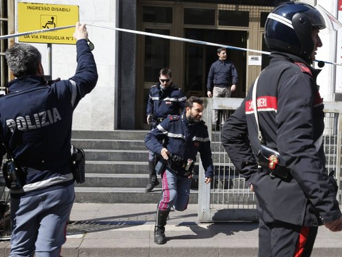 Concerns about security in Italy provoked by Milan court shooting  - ảnh 1