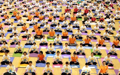 International Yoga Day marked in Vietnam - ảnh 2