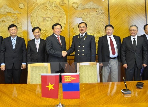 Vietnam Supreme People’s Procuracy Chief Nguyen Hoa Binh visits Mongolia - ảnh 1