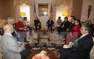Party chief meets Chairman of Communist Party USA and US left-wingers - ảnh 1