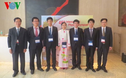 Vietnam wins 3 gold medals at International Physics Olympiad - ảnh 1