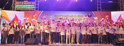 Friendly exchange between Da Nang youth and overseas Vietnamese youth - ảnh 1