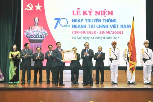 The financial sector conferred with Ho Chi Minh Order - ảnh 1