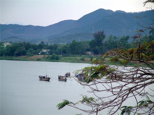 Huong river, Ngu mountain reflect Hue’s romantic beauty - ảnh 4