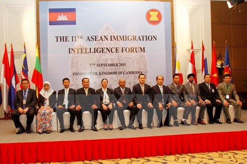 ASEAN to boost cooperation, information sharing on migration - ảnh 1