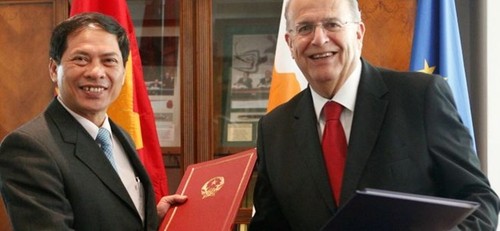 Vietnam, Cyprus sign agreement for visa waiver for diplomatic and service passports - ảnh 1