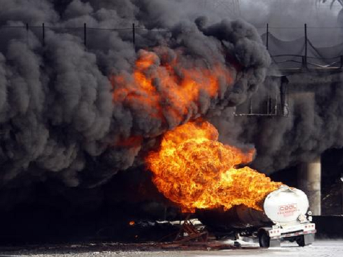 South Sudan oil tanker explosion kills at least 100 - ảnh 1