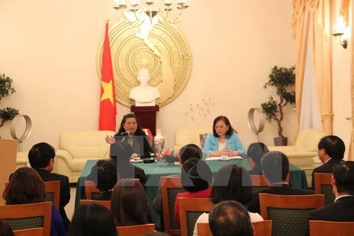 NA Vice Chairwoman meets overseas Vietnamese in Germany - ảnh 1