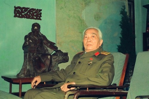 General Vo Nguyen Giap in the lenses of Tran Hong - ảnh 1