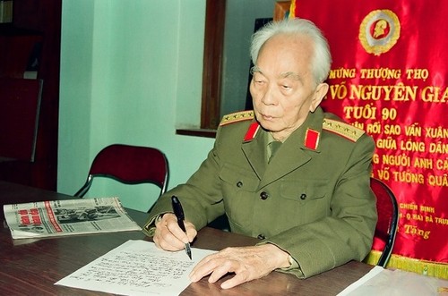 General Vo Nguyen Giap in the lenses of Tran Hong - ảnh 3