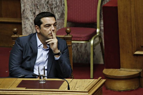 Greece Approves First Austerity Bill - ảnh 1