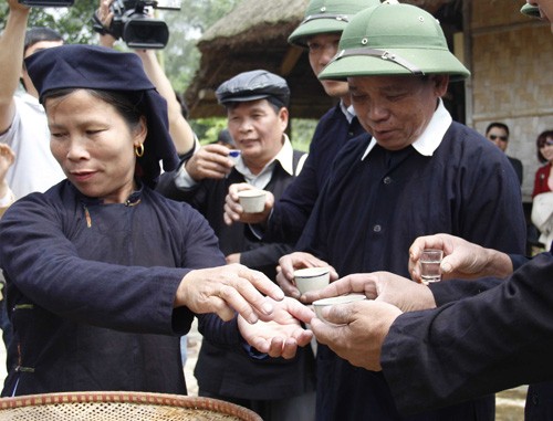 Typical marriage ritual of the San Chi - ảnh 4