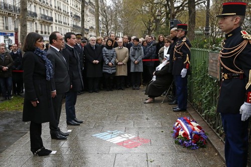 Paris commemorates Charlie Hebdo attacks - ảnh 1