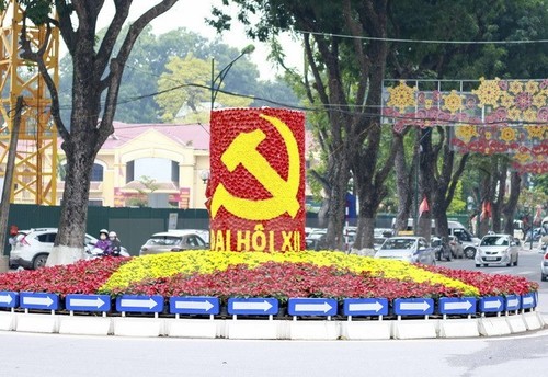 Various activities underway in Hanoi to welcome 12th Party Congress - ảnh 1
