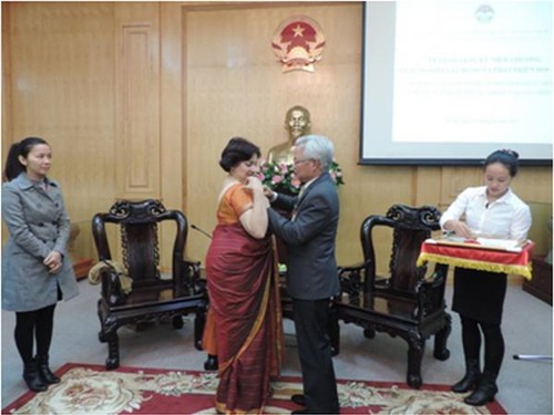 Indian diplomat honored with insignia - ảnh 1