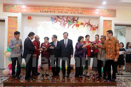 Overseas Vietnamese celebrate traditional Lunar New Year - ảnh 1