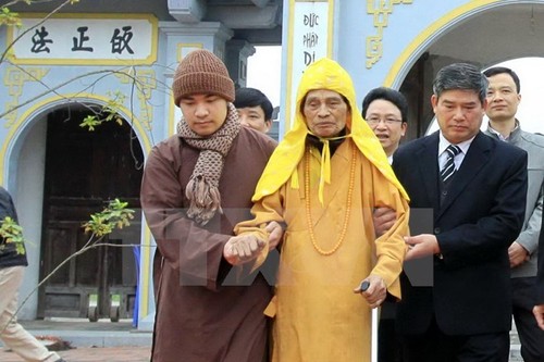 Hanoi authorities make pre-Tet visit to VBS Supreme Patriarch - ảnh 1
