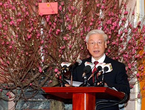 Party leader Nguyen Phu Trong meets Party Central Committee office staff - ảnh 1