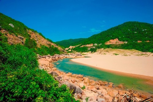 Ideal beaches and bays to travel in March - ảnh 5