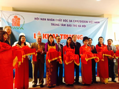 Rehabilitation centre for AO/dioxin victims in Hanoi opens - ảnh 1