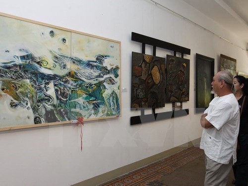 Traditional Vietnamese lacquer painting show in Hanoi - ảnh 1