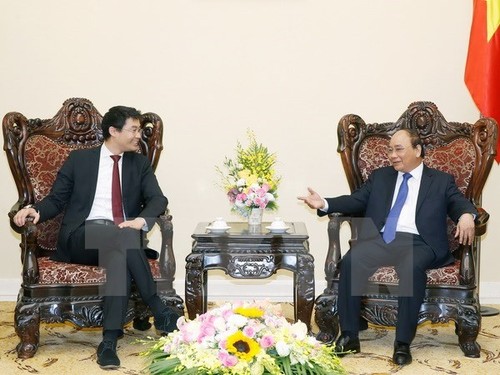Prime Minister Nguyen Xuan Phuc receives WEF Managing Director Philipp Rosler - ảnh 1