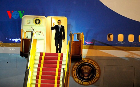 US President Barack Obama begins official visit to Vietnam  - ảnh 1