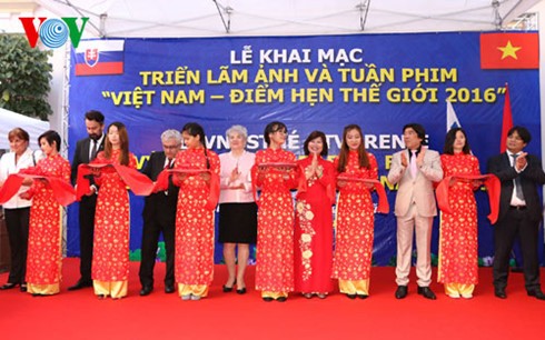 Vietnamese photos, films feature at cultural week in Slovakia  - ảnh 1