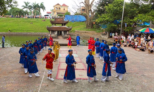 Ai Lao singing and dancing in Giong festival - ảnh 1