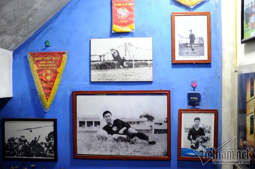 Former footballer Ha Bon and his collection of football souvenirs - ảnh 2