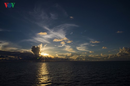 Sky gazing at Truong Sa archipelago  - ảnh 2