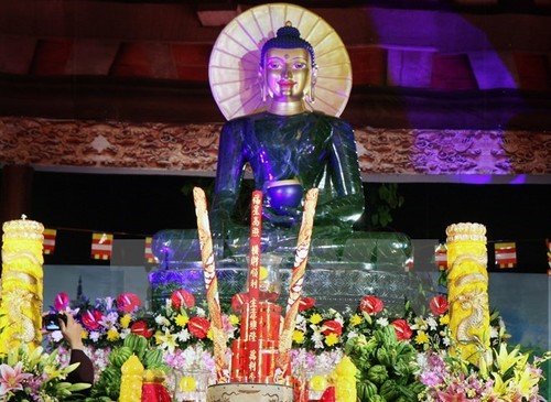 Jade Buddha statue welcomed in Thai Nguyen - ảnh 1
