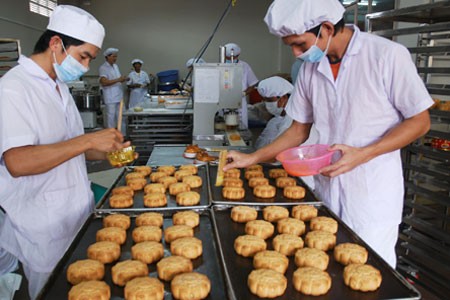 Food safety inspections intensified during Mid-Autumn festival - ảnh 1