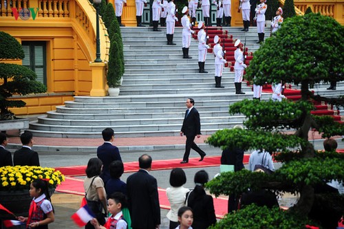 Welcoming ceremony for French President Francois Hollande - ảnh 5