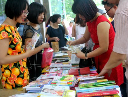 2016 Charity Fair on 71st founding anniversary of VOV - ảnh 12
